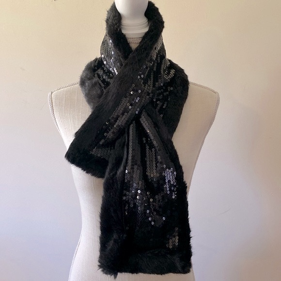 Candies woman’s black pull through sparking sequins & faux fur scarf 🧣 - Picture 3 of 12